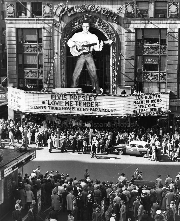Paramount Theatre 1956 WM.jpg